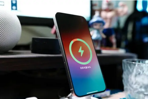 黑水苹果15换屏服务分享用什么充电器给iPhone15充电更好 